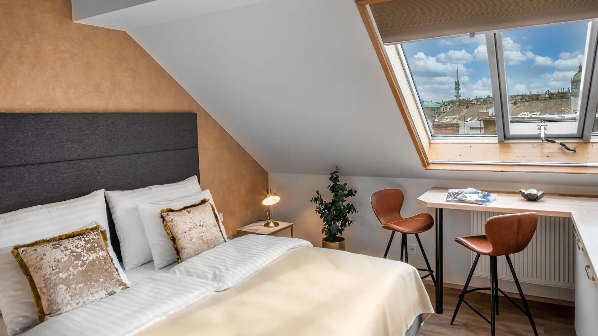 Theatre 9 Apartments By Adrez Πράγα