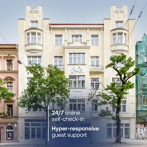 Apartment Turnkey I Charles Square, Prague